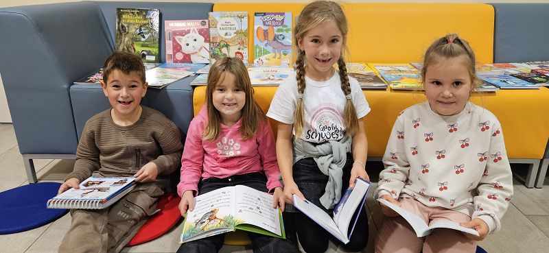 Buchausstellung des Elternvereins mit Eltern-Café
